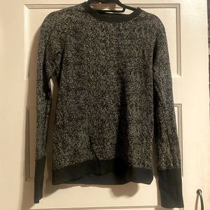 Lululemon Size 8 Long Sleeve Crew Neck Athletic Top